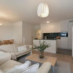 https://cosy-family-apartment-with-terrace-and-private-parking.ostend-hotel.net